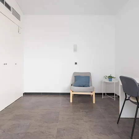 Modern 2br - Private Pool - Parking