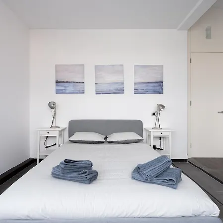 Modern 2br - Private Pool - Parking *