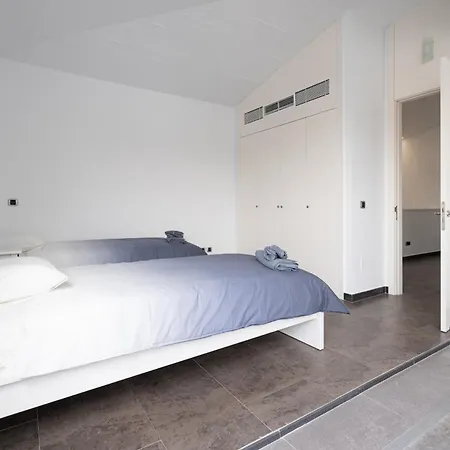 Modern 2br - Private Pool - Parking *