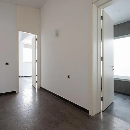 Modern 2br - Private Pool - Parking