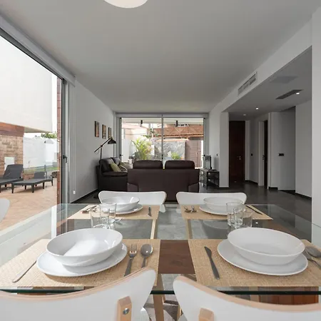 Modern 2br - Private Pool - Parking