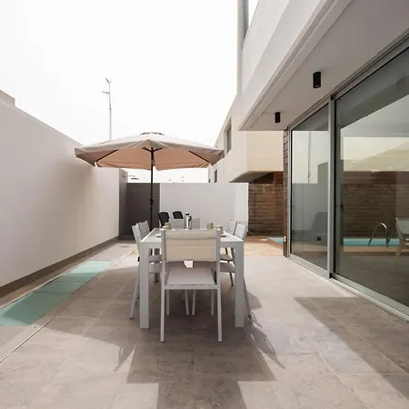Modern 2br - Private Pool - Parking Villa