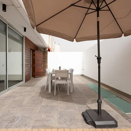 Villa Modern 2br - Private Pool - Parking
