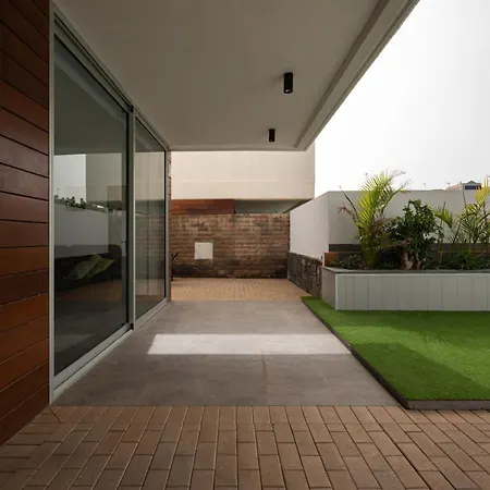 Modern 2br - Private Pool - Parking