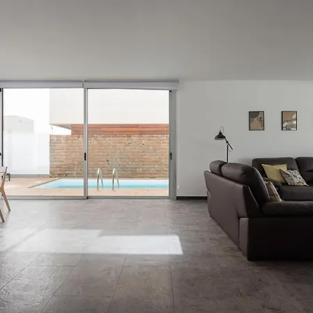 Villa Modern 2br - Private Pool - Parking *